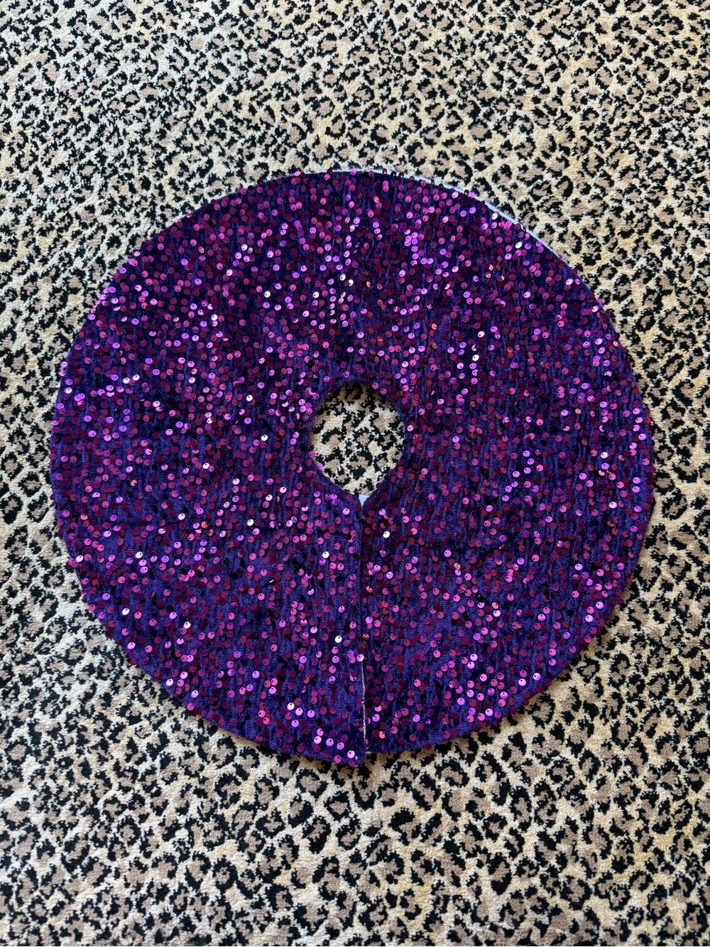 Purple sequins Christmas tree skirt (NWOT)